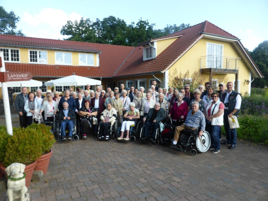 DRK NW - Behinderten u. Seniorenausfahrt 2017.JPG