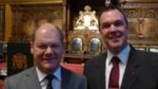 Olaf Scholz (links) und Thomas Grambow anlässlich des diesjährigen Neujahrempfangs  der Hamburger SPD-Bürgerschaftsfraktion am 2. Februar im Hamburger Rathaus (Foto: Katja Grambow)